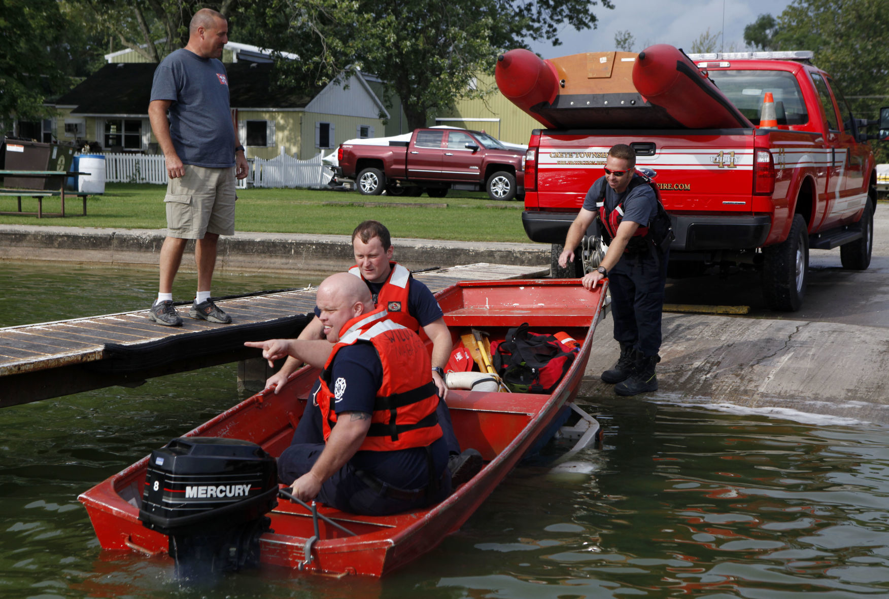 Dive crews train on Cedar Lake